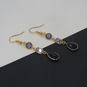 ต่างหูห้อยประดับคริสตัลอเมทิสต์สีม่วง ควอตซ์ ไอโอไลต์ และพลอยหลากชนิด รูปดอกไม้ สไตล์โบฮีเมียน |   กรอบตัวเรือนทำมือ ชุบทอง 18K - Product Image 4