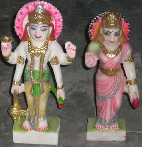 Estatua de mármol natural pulido de alta calidad hecha a mano de Shri Vishnu Ji, el Dios hindú blanco puro, y de la Diosa Mata Laxmi Ji, en posición de pie. - Product Image 3