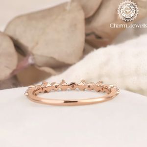แหวนผู้หญิงชุบทองคำสีกุหลาบประดับเพชรโมอิสซาไนต์ทรงคลาสสิกจาก Charm_Jewells รับรองโดย IGI น้ำหนัก 3 กรัม - Product Image 3