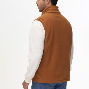 Gilet en polaire pour homme avec logo personnalisé, sans manches, vêtement d'extérieur, fabrication OEM, exportation Pakistan, marchés mondiaux - Product Image 2