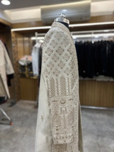 Kurta ethnique de luxe pour homme avec broderie monochromatique en fil Dhaga, perles fines et micro-sequences pour mariages - Product Image 4