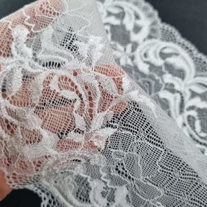 Tela de Encaje Elástico Floral de 24 cm, Ligera, Color Personalizado, Nailon y Spandex, Borde Festoneado, para Lencería, Vestido de Novia, Uso Versátil - Product Image 3