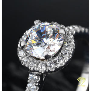 Bague élégante en moissanite VVS, pierre centrale taille C, en argent sterling 925, bijoux de luxe pour fiançailles et mariage pour femme - Product Image 2
