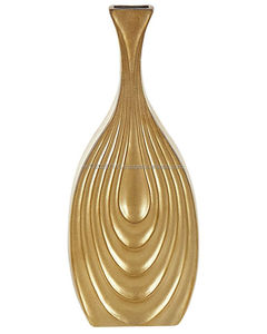 Vase à fleurs en métal sculpté d'inspiration naturelle conçu pour les artistes floraux de maisons vertes ou les thèmes de jardin zen - Product Image 1