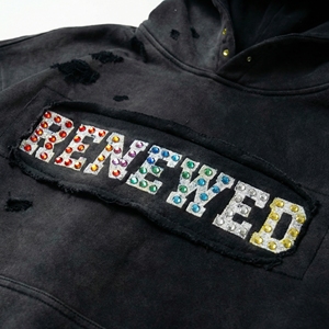 Sudadera con Capucha de Algodón Desgastado Negro con Adornos de Tachuelas, Acabado Vintage Teñido en Prenda |   Ropa Urbana OEM / Marca Privada - Product Image 3