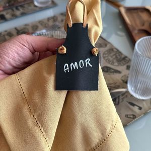 Anneau de serviette créatif en cuir style tablier, accessoire décoratif pour la mise en table, idéal pour les dîners romantiques et les réceptions de mariage - Product Image 2