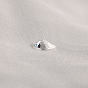 Diamante IGI de 0.50 Ct D VVS1 en forma de pera, seleccionado a mano, creado para diseños de joyería exclusivos. - Product Image 2