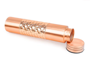 Botella de Agua de Cobre EUROHOME INTERNATIONAL - Desarrolla una Pátina Rica de Forma Natural con el Pasar del Tiempo, Añadiendo un Carácter Único, Estilo Americano Portátil - Product Image 1