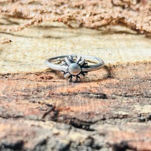 Anillo Boho de Latón con Diseño de Sol Celestial Oxidado para Mujer, Venta al por Mayor - Product Image 1