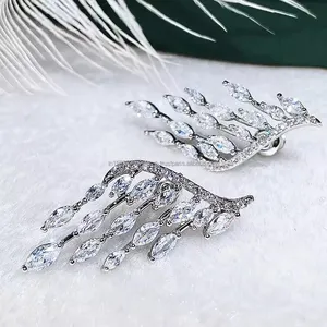 Élégantes boucles d'oreilles pendantes en diamant marquise en or blanc, boucles d'oreilles pendantes de luxe style feuille pour femme, bijoux étincelants pour mariée et soirée - Product Image 3