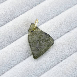 Colgante de Moldavita Natural en Bruto, Auténtico Meteorito Verde, Cristal Chapado en Oro, Amuleto Minimalista, Joyería Espiritual, Regalo - Product Image 6