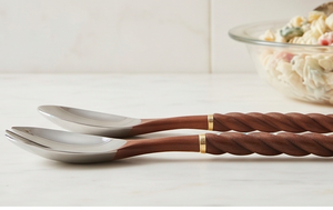 Juego de cuchara y tenedor de metal moderno con mangos de madera retorcidos, acabado de alto brillo, apto para lavavajillas, ideal para fiestas y eventos. - Product Image 3