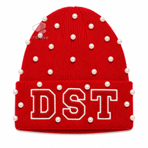 Delta |   Sigma |   Gorro de Punto Rojo con Perlas para Mujer de la Hermandad Theta, Gorro Casual de Invierno con Letras Griegas Bordadas en Chenilla - Product Image 1