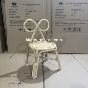 Location de chaise élégante en rotin faite à la main pour enfants, idéale pour les réceptions de mariage, les événements et la décoration de fêtes d'anniversaire - Product Image 1
