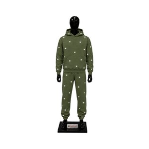 Ensemble de survêtement personnalisé pour homme avec imprimé étoile olive, comprenant un sweat à capuche et un pantalon de jogging, style streetwear décontracté et sportswear, fournisseur de vêtements en gros - Product Image 1