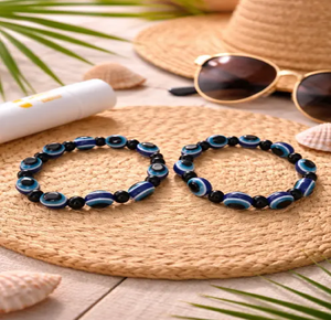 Ensemble de bracelets artisanaux ludiques en perles de rocaille en forme de marguerite, avec des perles blanches à lettres qui font l'inscription « LOVER », disponible au prix de gros - Product Image 3