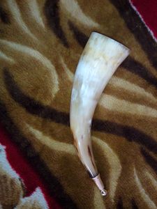 Cuerno de buey natural hecho a mano, auténtico, para beber agua, taza tradicional vikinga para cerveza o hidromiel. - Product Image 5
