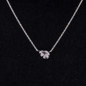 จี้เพชรทรงลูกแพร์เพาะเลี้ยงในห้องปฏิบัติการ ได้รับการรับรองจาก IGI  ตัวเรือนทองคำ โรสโกลด์ ไวท์โกลด์ หรือเงิน สี D-E-F ความใส VVS-VS พร้อมสายสร้อย - Product Image 4