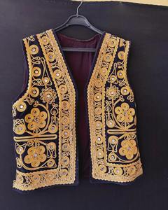 Chaleco clásico afgano de terciopelo granate para hombre con adornos tradicionales de monedas y bordados intrincados con espejos, estilo tribal Kuchi. - Product Image 5