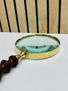 แว่นขยายแบบมือถือขนาด 4 นิ้ว พร้อมด้ามไม้ขัดเงาและกรอบทองเหลือง |   แว่นขยายอ่านหนังสือแบบกระจกออปติคอล (ไม่สามารถพับได้) - Product Image 3