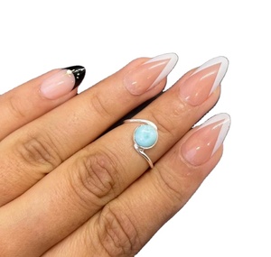 Anillo de Plata de Ley 925 con Larimar Natural Hecho a Mano para Hombre, con Engaste de Bisel Vintage, Ideal para Regalo de Compromiso o Uso en Fiestas - Product Image 4