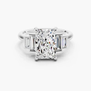 Anillo de Compromiso de Oro de 14K con Diamante Cultivado en Laboratorio de Corte Radiante Alargado de 3.25 CTW y Piedras Laterales en Forma de Baguette para Mujer - Product Image 1