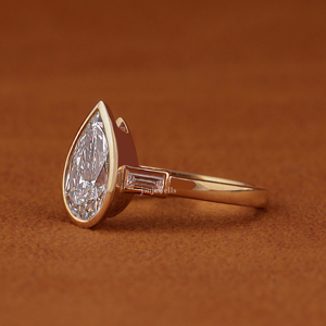 Bague de fiançailles en diamant de laboratoire taille poire 2 carats, sertie clos, trois pierres, or massif 14 carats, diamant CVD, bague de mariage certifiée IGI - Product Image 5