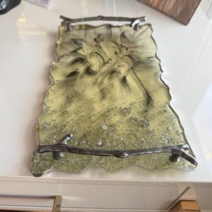 Plateau de service alimentaire unique en résine époxy avec poignées métalliques – Plateau de table décoratif écologique pour restaurants et hôtels - Product Image 4