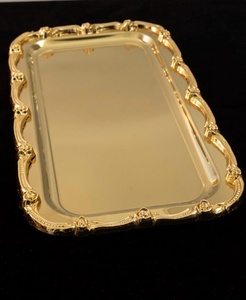 Bandeja de Almacenamiento Rectangular Clásica de Metal con Borde Dorado y Acabado Pulido para Uso en Mesa - Product Image 2
