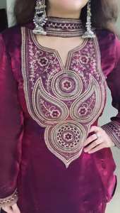 Ensemble Sharara de créateur en soie Fendy lourde, avec broderies et sequins en pure soie Fendy, haut en dentelle fantaisie et ensemble Sharara avec dupatta - Product Image 2