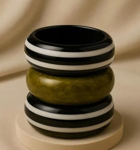 Bracelets en résine avec feuille métallique intégrée, bijoux faits main de luxe pour femmes, accessoires de mode haut de gamme, articles cadeaux élégants - Product Image 1