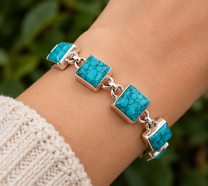 Bracelet à maillons en argent turquoise avec cabochons carrés en pierre bleue et fermoir à bascule pour la vente en gros de bijoux - Product Image 1