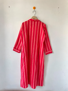 Vestido midi a rayas con cuello en V, manga tres cuartos, corte holgado, informal, de verano, tejido de algodón y fibra de bambú, transpirable, rojo y rosa - Product Image 6