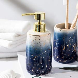 Juego de Accesorios de Baño de Cerámica con Degradado Azul y Patrón de Cielo Estrellado con Detalles en Dorado, Perfecto para el Baño Principal o de Invitados - Product Image 2