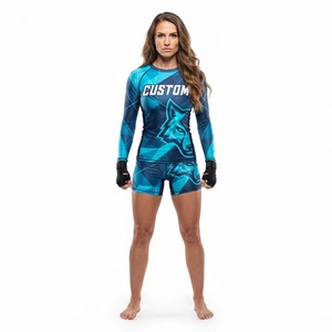Ensemble de compression MMA pour femme, motif loup géométrique bleu, ajusté, anti-humidité, avec t-shirt à manches longues et short - Product Image 1