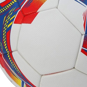 Ballon de football durable cousu à la machine avec fonction anti-explosion pour des activités sportives de plein air durables, options de logo personnalisé - Product Image 3
