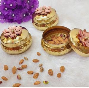 Exquisito Juego de Cajas para Frutos Secos de Latón Martillado con Tapas de Loto en Oro Rosa Hechas a Mano, Artículos de Cocina Artesanales Decorativos de la India - Product Image 1