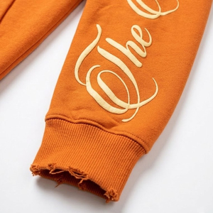 Sudadera con Capucha para Hombre de la Mejor Calidad, Color Naranja Clásico, 100% Algodón, Poliéster y Felpa, Logotipo Personalizado Disponible - Product Image 2