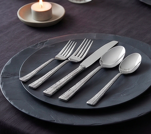 Ensemble de couverts en acier inoxydable à manche martelé, finition mate, design moderne, résistant à la rouille, pour une table élégante - Product Image 5