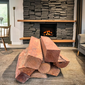 Bûches de bois dur de haute qualité les plus vendues pour barbecue et chauffage – Durée de combustion de 5 à 6 heures, humidité de 5 % - Product Image 2