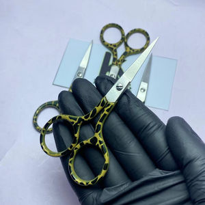 Ciseaux à cuticules professionnels en acier inoxydable de qualité supérieure, lame incurvée, tranchants et durables, outil de manucure et de pédicure pour femmes et hommes - Product Image 1