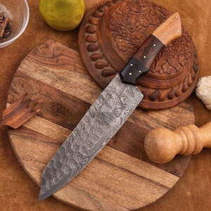 Cuchillo de cocina Santoku japonés de acero de Damasco forjado a mano de calidad premium, hoja afilada martillada de 8 pulgadas con mango de madera. - Product Image 2