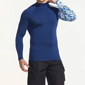Rashguard pour homme en tissu lisse, extensible, confortable et léger pour les activités quotidiennes - Product Image 2