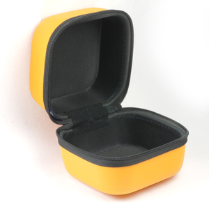 Estuche para Reloj Amarillo con Interior Negro y Cierre de Cremallera, Estuche de EVA - Product Image 4