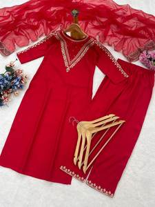 Ensemble Kurti de créateur festif avec broderie et dupatta en organza - Product Image 4