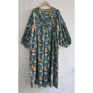 Vestido Maxi Ligero de Verano de Algodón con Estampado Floral Hecho a Mano, Lavable, con Cuello Profundo, para Vacaciones, para Mujer - Product Image 3