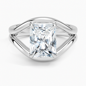 Anillo de compromiso de moissanita de corte radiante de 2 quilates con diseño solitario cruzado de tallo dividido - Product Image 3