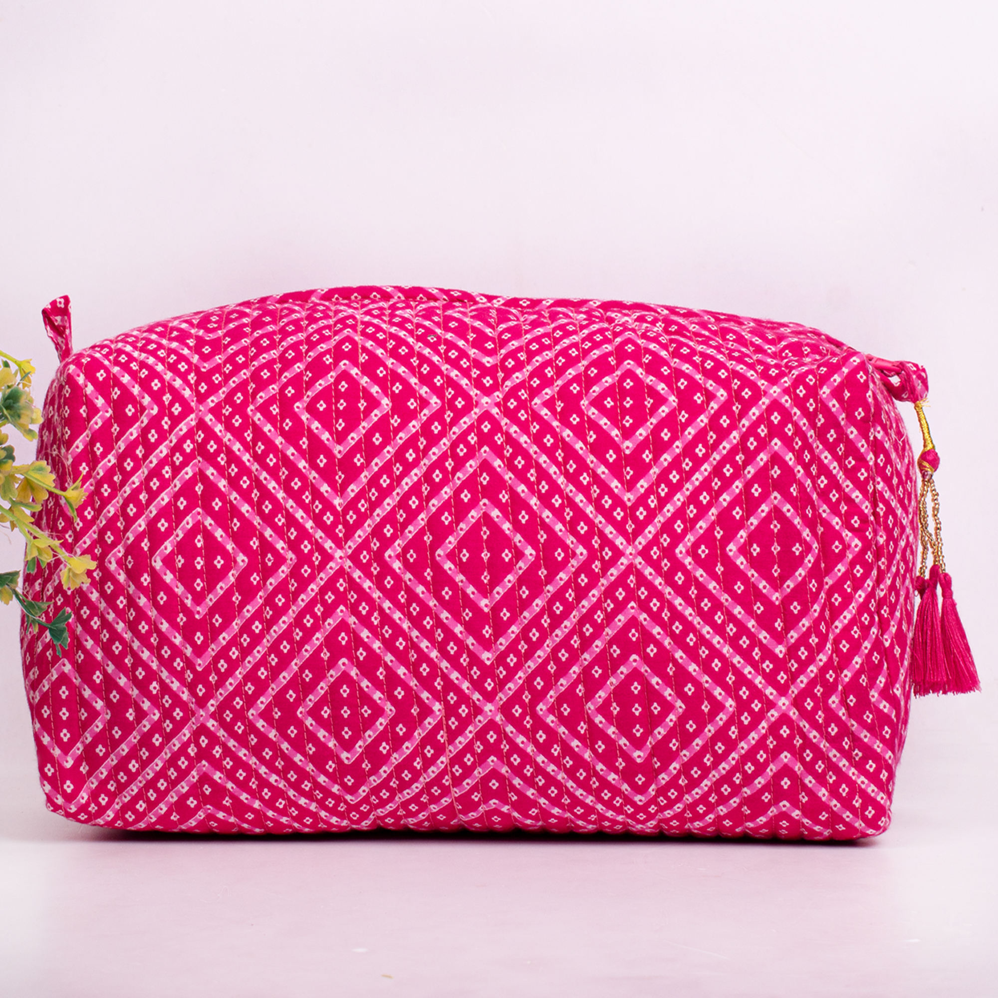 สีชมพูร้อน