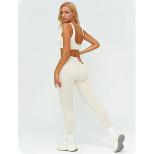 Conjunto de Yoga para Mujer: Leggings Acampanados de Punto Suave y Sujetador Deportivo con Cuello en V Profundo y Laterales Fruncidos, Colección Lifestyle de Nylon y Spandex - Product Image 6
