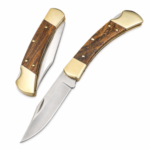 Cuchillo Plegable de Acero de Damasco con Punta Clip y Hoja Recta, Mango de Madera, Acabado en Latón, Hoja Táctica Personalizada para Exteriores - Product Image 1